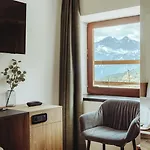 Passo Tre Croci Cortina מלון 3*