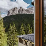 Passo Tre Croci Cortina מלון 3*