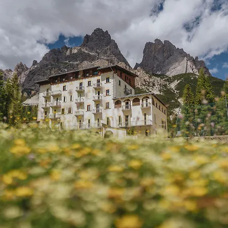 Passo Tre Croci Cortina 3*