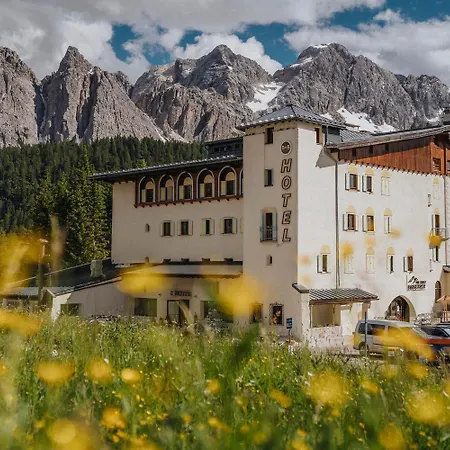 Passo Tre Croci Cortina كورتينا دامبيتزو