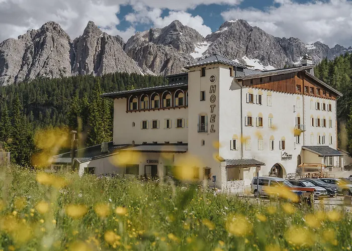 Hotel Passo Tre Croci Cortina 3*